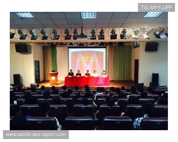 新生入学套餐收费1000元，“自愿”背后谁买单？